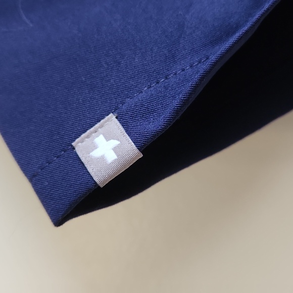 SCRUBS  - TOP FIGS NWT - Picture 3 of 5